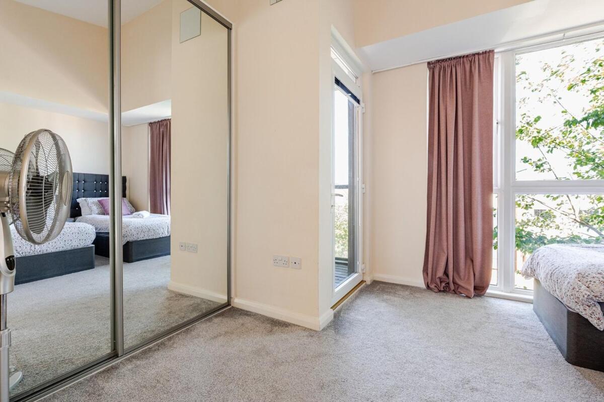 Comfortable 3-Storey House With Free Car Parking 曼彻斯特 外观 照片